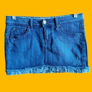 Size 3 Tyte Womens Blue Denim Mini Skirt With Floral Hem 98% Cotton 2% Spandex
